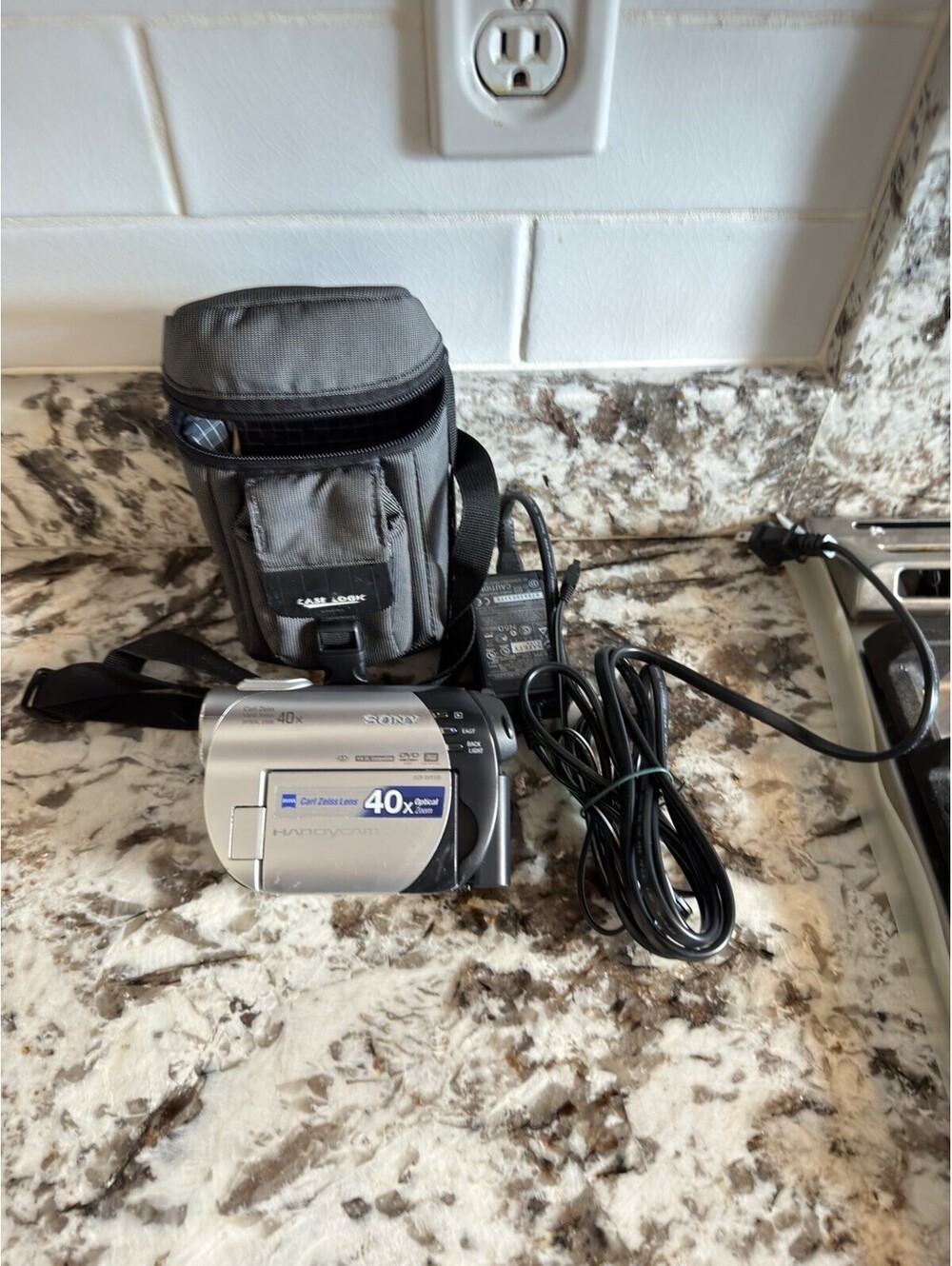 Sony Handycam DCR-DVD108 DVD Video Camera Camcorder Mini DVD Working
